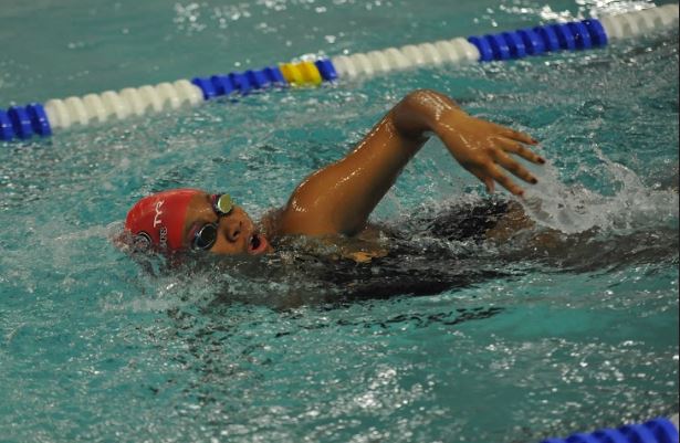 Freshman+Maijanai+Johnson+swimming+in+her+event+during+the+winter+season