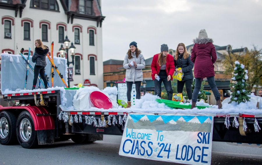 Sophomores on their class float during the October 7 parade