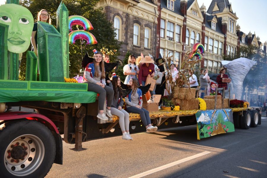 The Senior Class’ “Wizard of Oz” float.