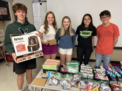Together4teachers is one of the student-led groups created in Mr. Myers’ Business classes. From left: Nathaniel Cherinka, Emma Haagen, Breanna Dickey, Evelyn St. Amant, and Christian Larson.