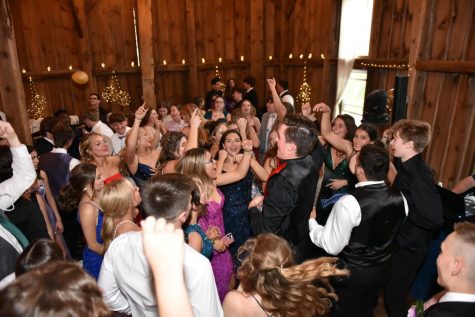 Seniors danced the night away at the Harmony Forge Inn for Senior Ball this year. 